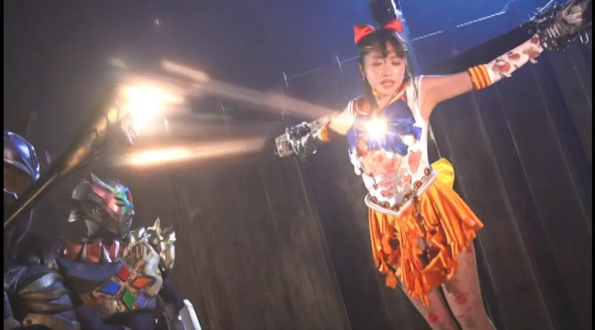 数では敵わない敵に傷だらけで挑みまんまと捕まってしまい拘束され陵辱される美少女戦士セーラーウェヌスｗｗｗ